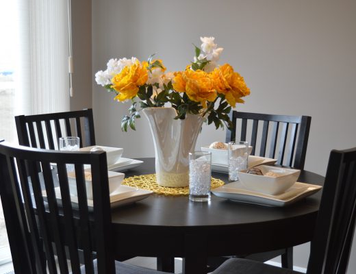 stol z krzeslami do jadalni